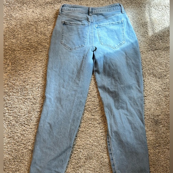 Light wash SO high rise mom jeans! size 0/24W, only worn a few times - Picture 2 of 4